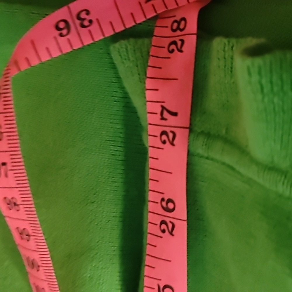 Free with any purchase! Lilly Pulitzer green ruffle wrap - Picture 9 of 12